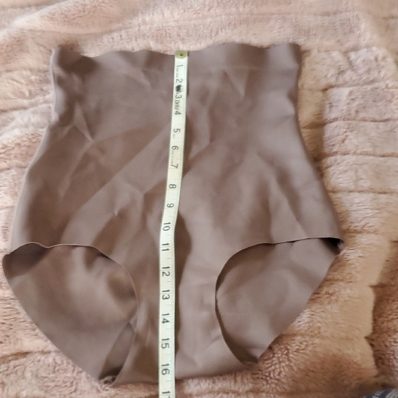 High-Waisted Shapewear Briefs in Taupe - Picture 4 of 5